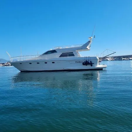 Boat & Breakfast Monica Iv * Ischia