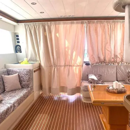 Boat & Breakfast Monica Iv * Ischia